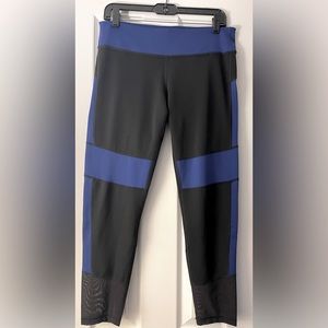 Adidas Woman’s Cropped Leggings Size L Color black/blue.